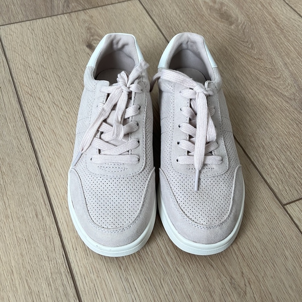 Women’s Light Pink sneaker lace up shoes, size 7, new